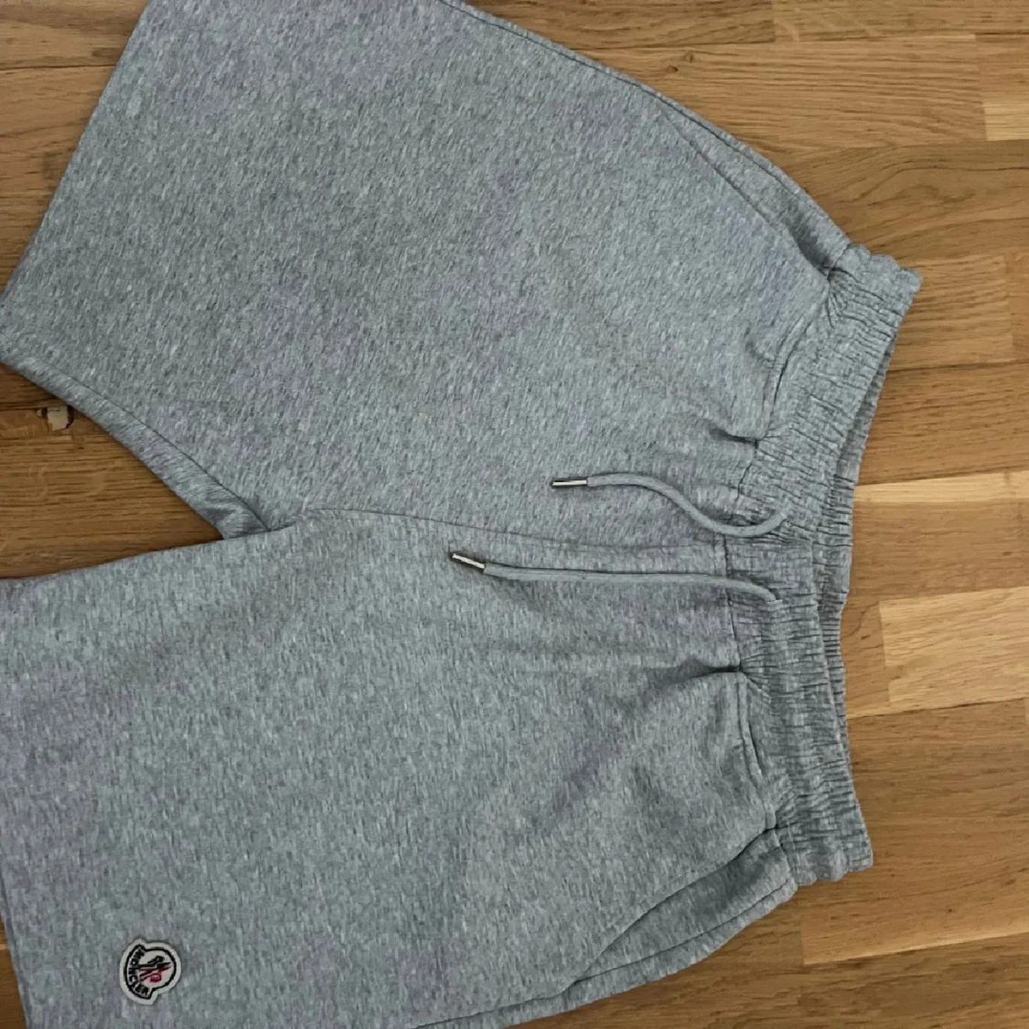 Moncler shorts grå
