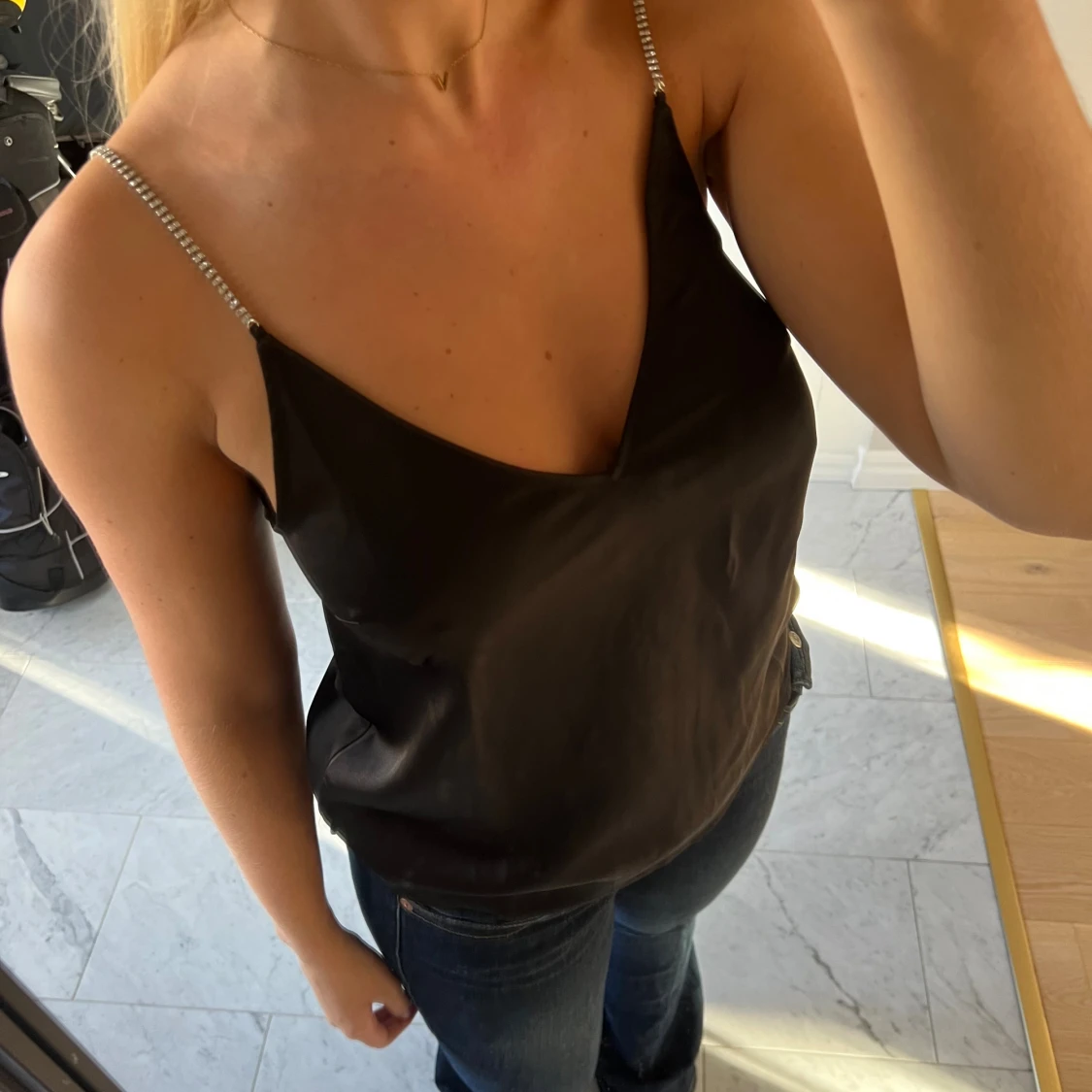 Svart linnetopp med strassband - 1