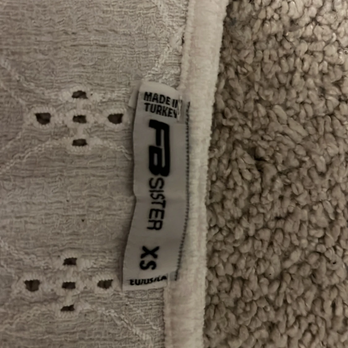 Vit volangblus från FB Sister XS - 2