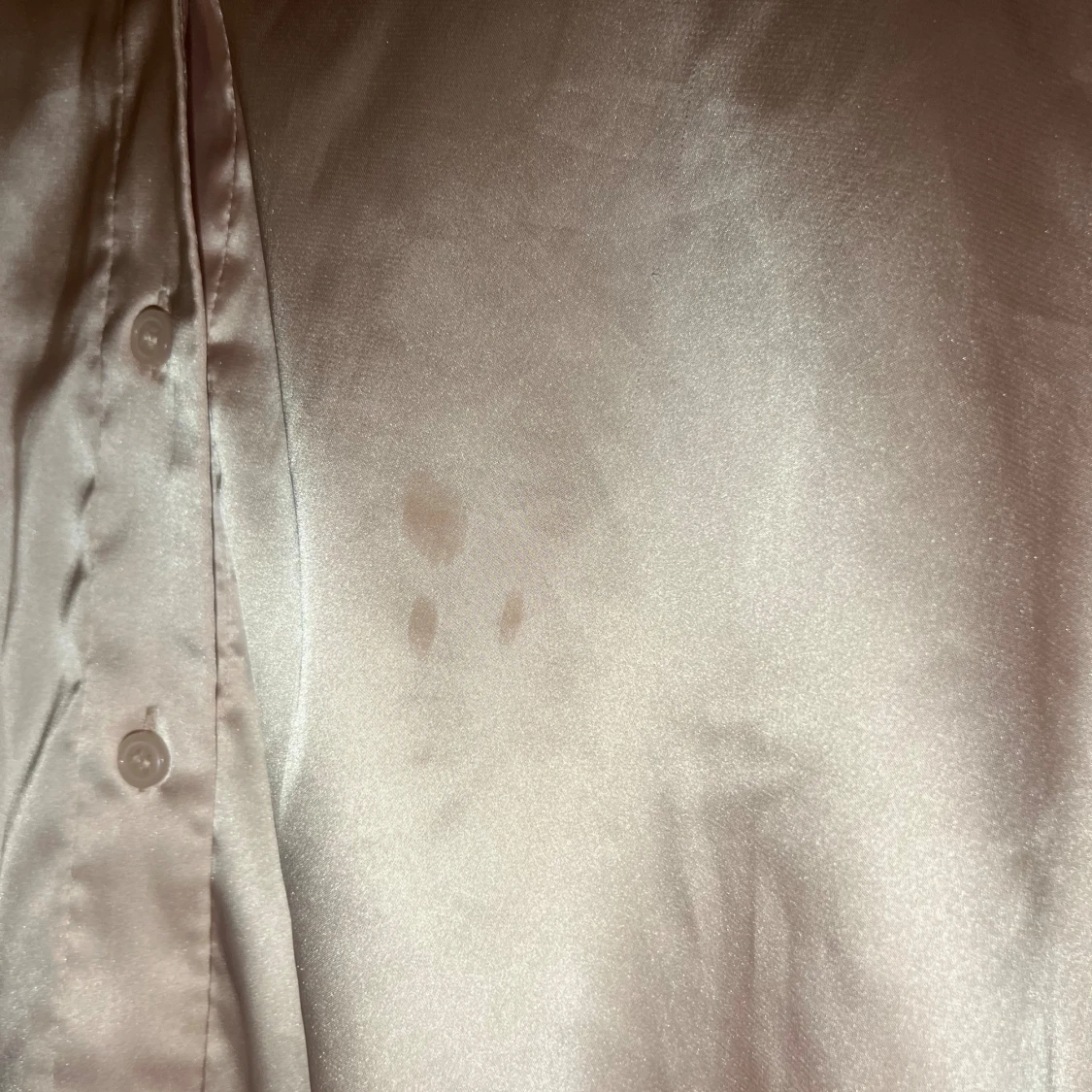 Champagnefärgad satinskjorta - 1