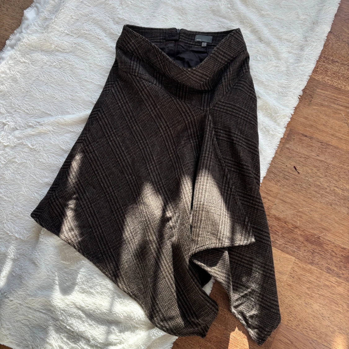 Brun rutig asymmetrisk kjol från Mexx - 3