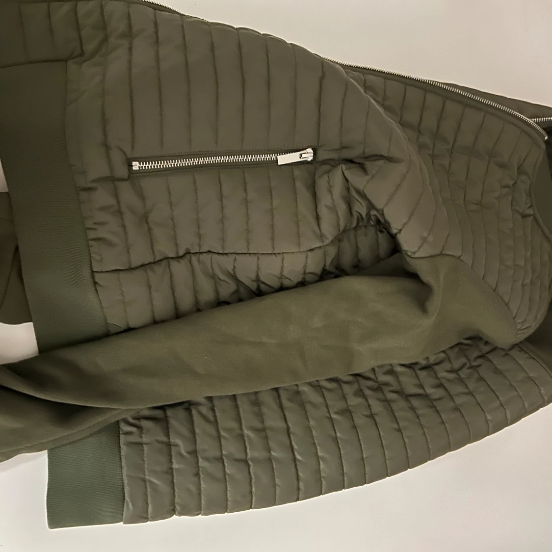 Olivgrön quiltad bomberjacka Burton London - 2