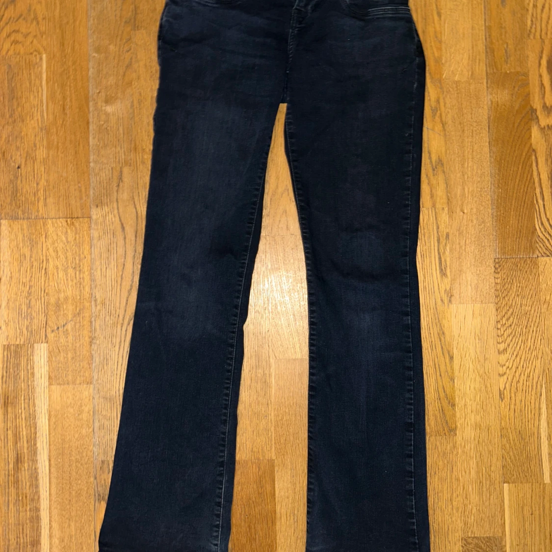 Mörkblå flaire jeans från Ltb Valerie - 1