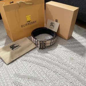 Burberry Belt  - Priset kan diskuteras. Storlek 115cm. Kommer med allt