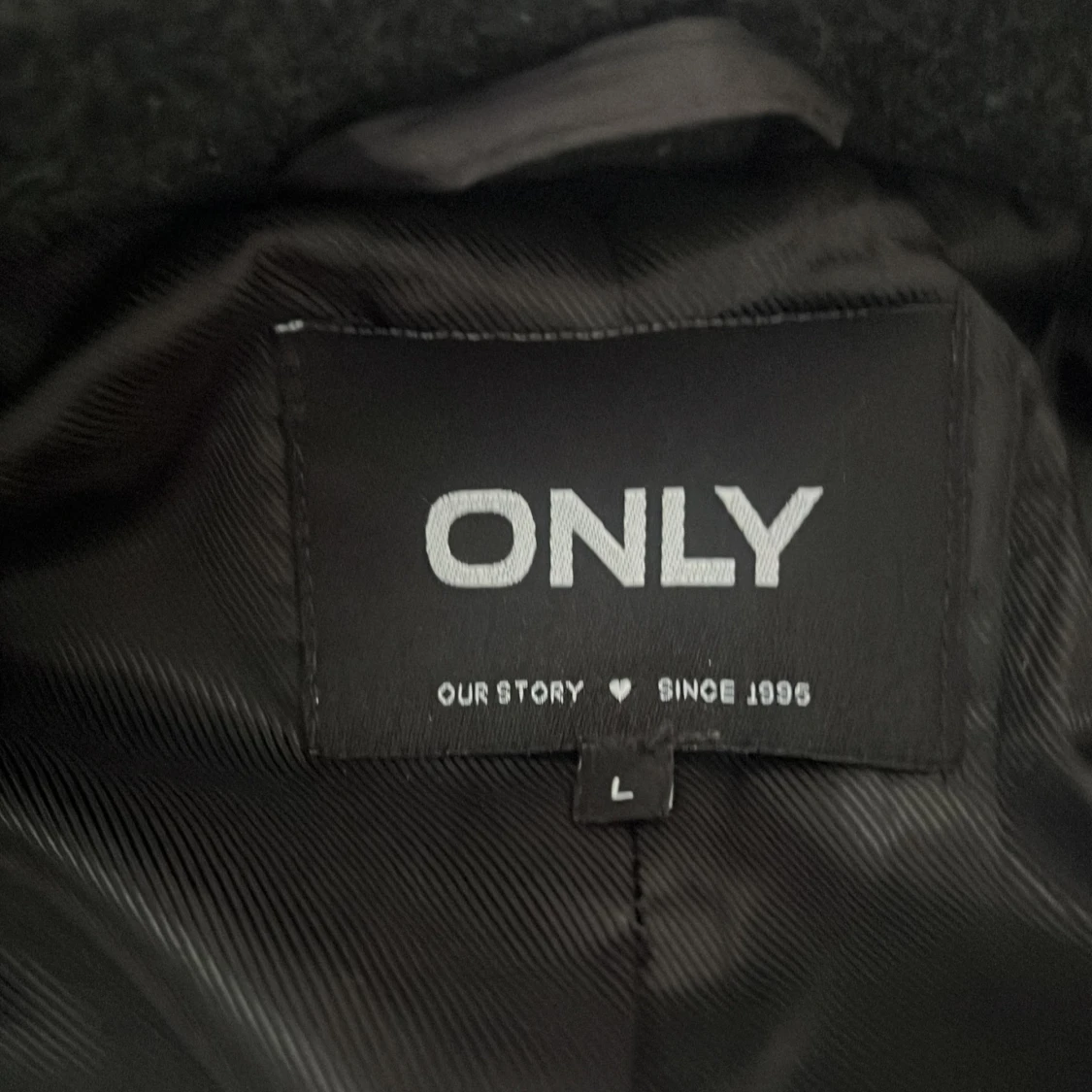 Svart kappa med bälte från ONLY - 1