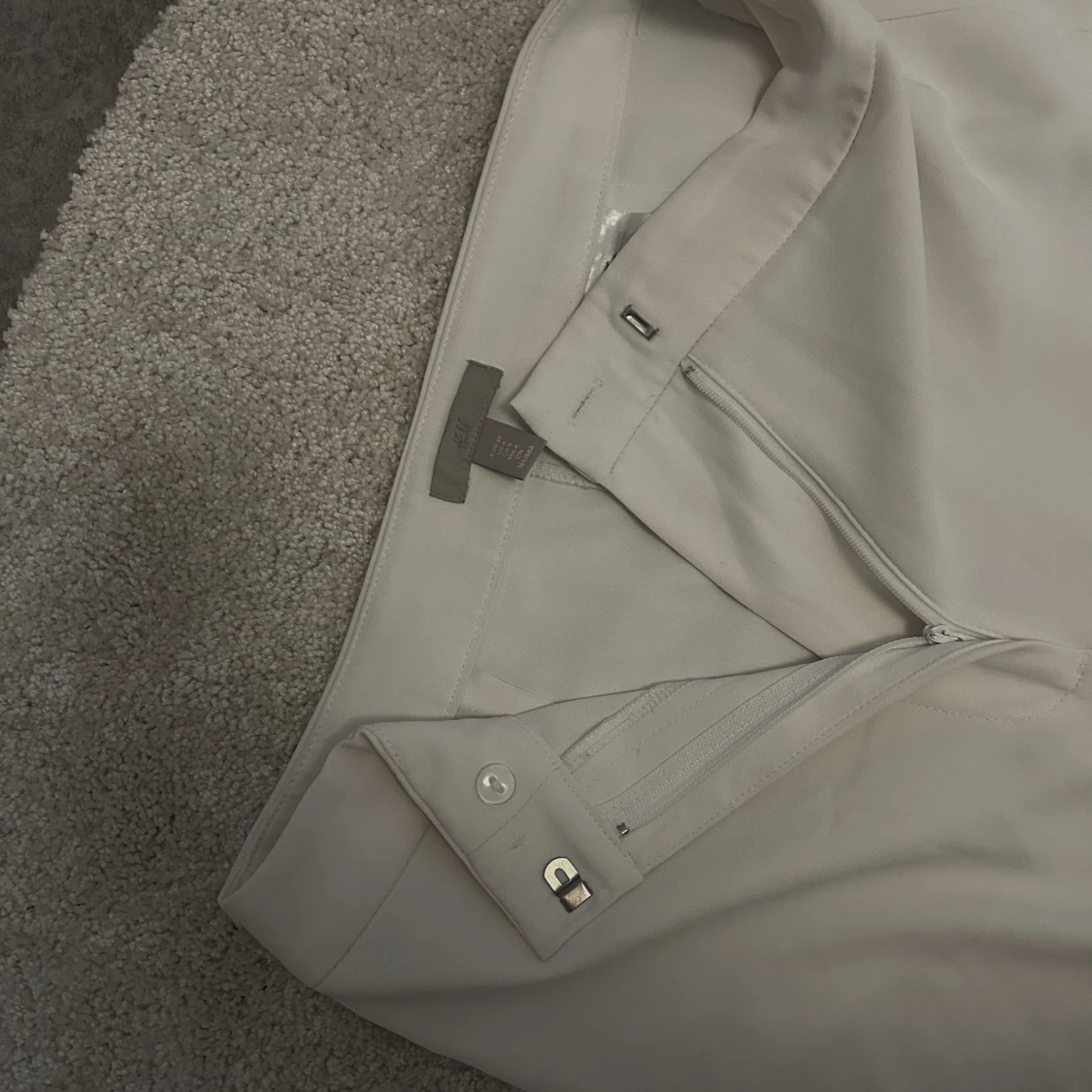 Vida vita kostymbyxor från H&M - 1