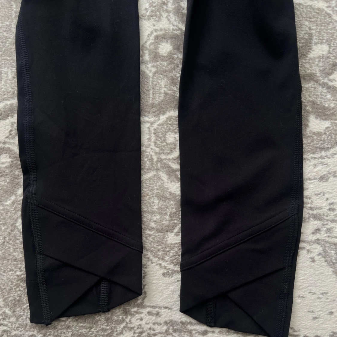 Träningsset - Svarta leggings från Gymshark och träningströja från Ronhill - 4