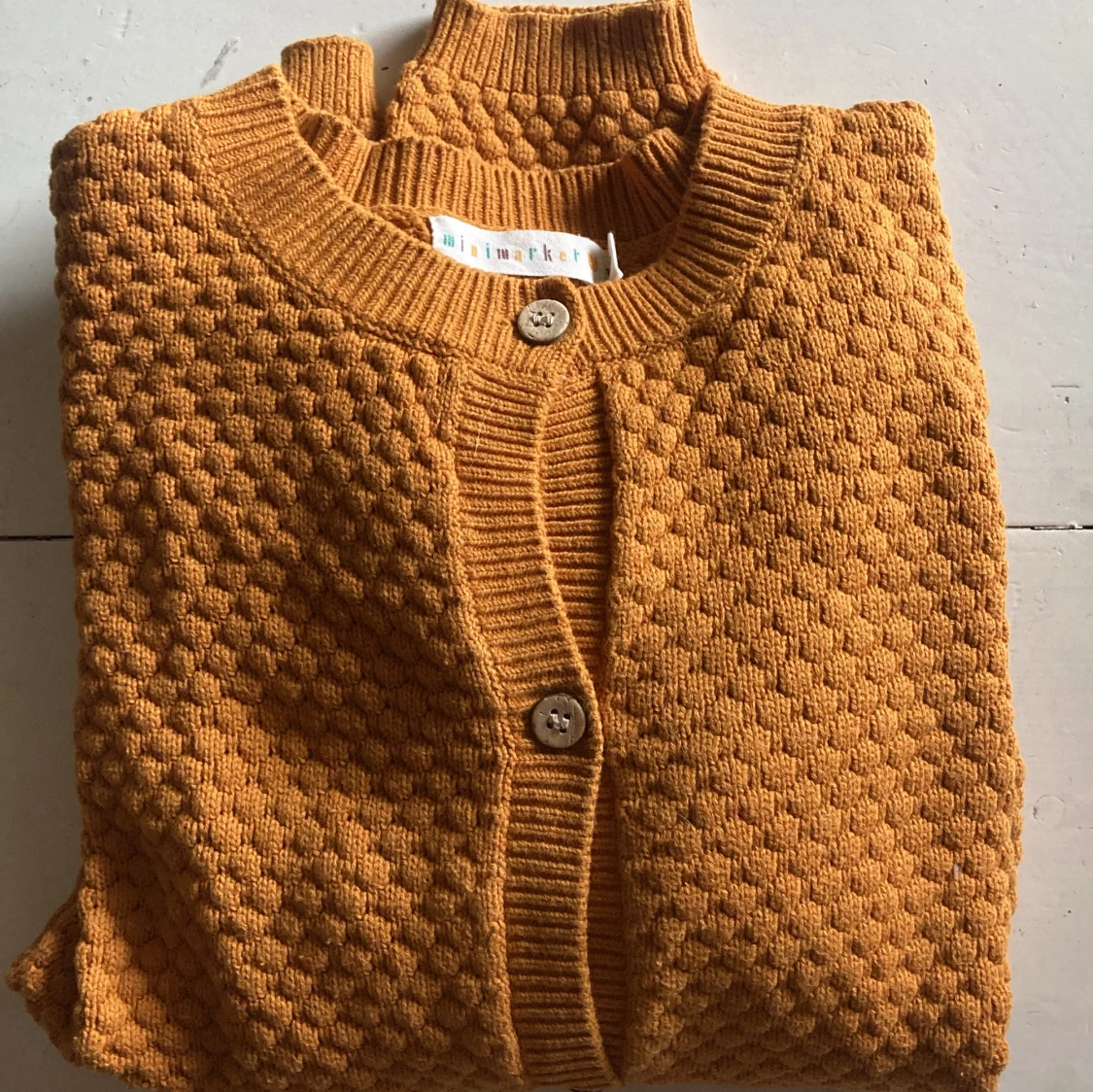 Senapsgul kofta från Mini Rodini