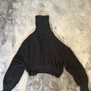 Stickad tröja  - En mysig stickad tröja i jätte bra skick. 