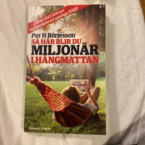 Så här blir du miljonär i hängmattan - Vill du lära dig smarta sätt att bli rik utan att stressa? Den här boken ger enkla tips om hur du kan bygga en förmögenhet på ett avslappnat sätt. Perfekt för unga vuxna som vill ta kontroll över sin ekonomi och framtid!