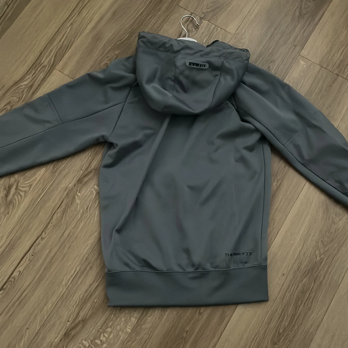 Grå Nike Air Max Therma-Fit hoodie XS - 3
