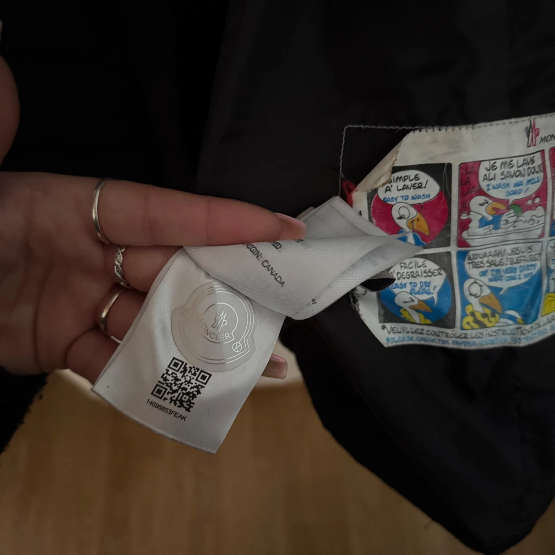 Svart lång dunjacka från Moncler - 2