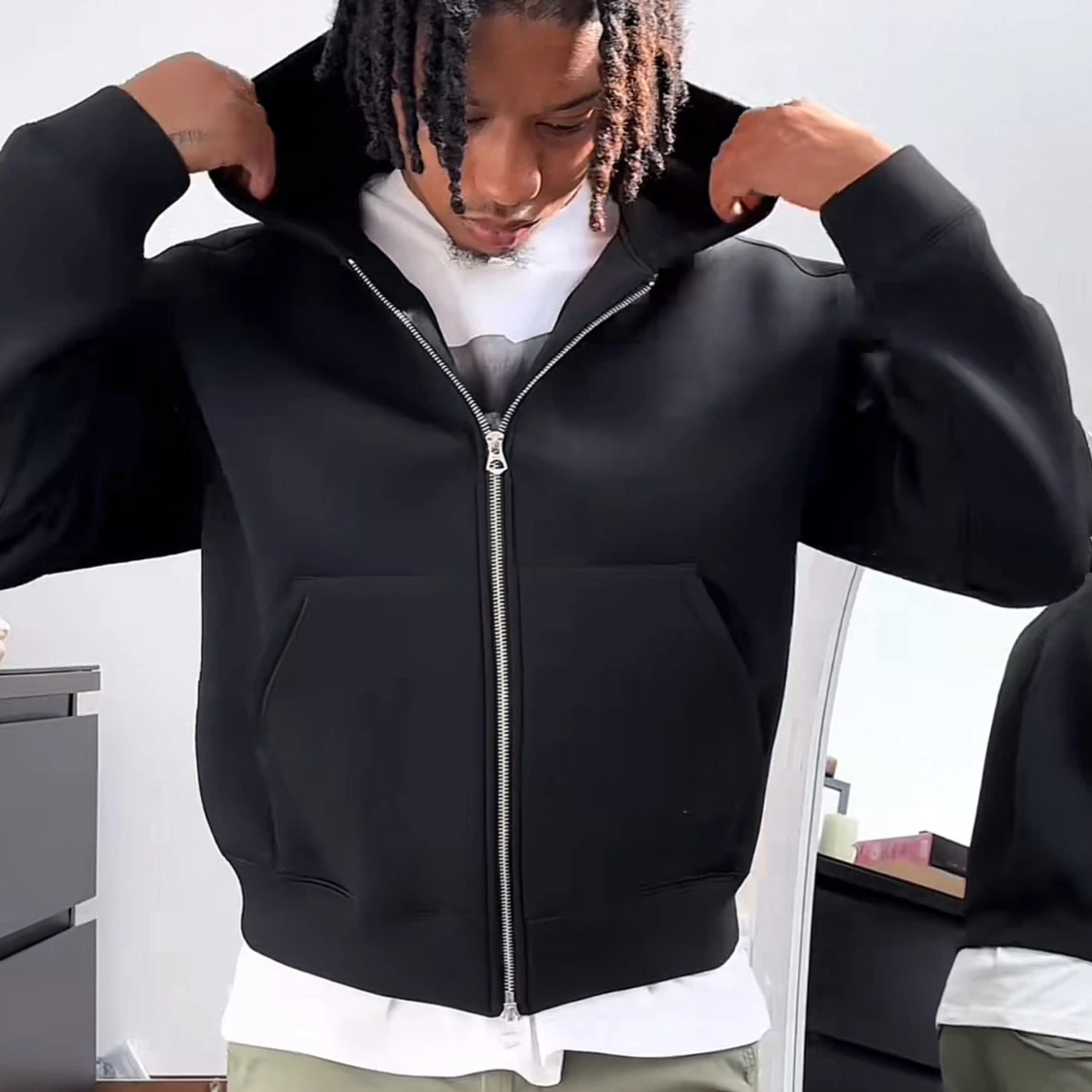 Svart hoodie med dragkedja från Weekday - 2