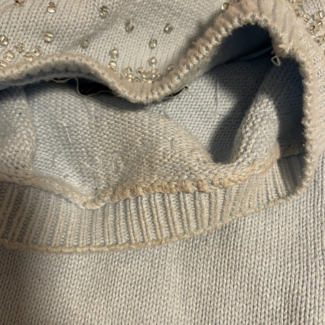 Ljusblå stickad T-shirt med pärlor - 3