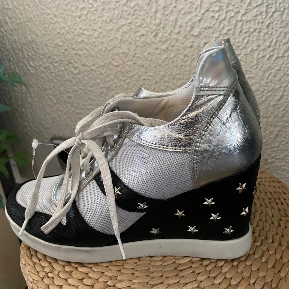 Coolaste sneakers med klack och stjärnor - 3