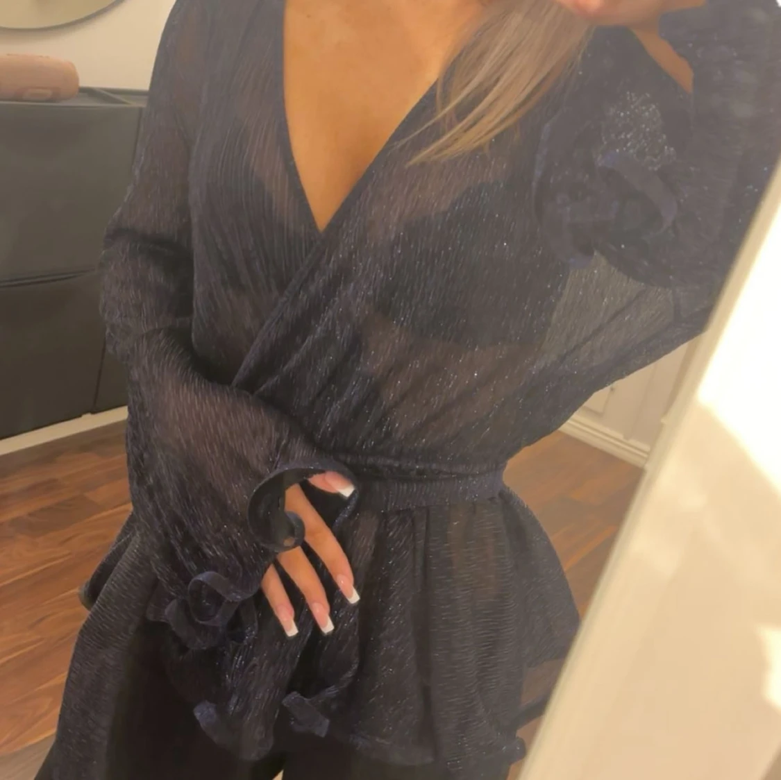 Mörkblå volang blus - 2