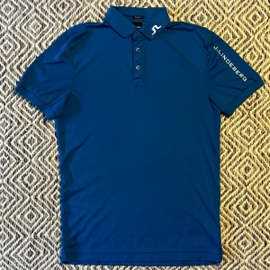 J.Lindeberg Jacka - J.Lindeberg Piké! | Skick 9/10 mycket bra | Nypris 900kr | Mitt pris 299kr | Kom pm vid frågor eller funderingar! | Postas eller hemleverans i Gävle området!