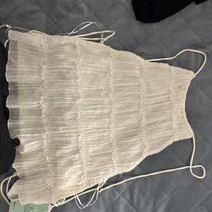 Backless topp - Jätte fin tröja från gina, helt slutsåld. Sitter verkligen jätte fint