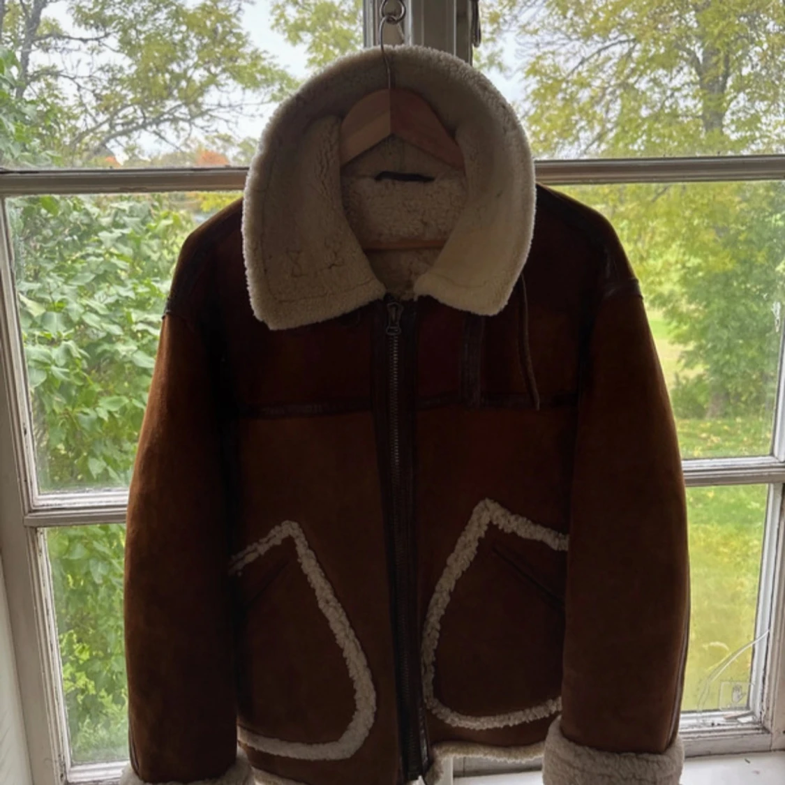 Brun pälsjacka från Chevignon - 1