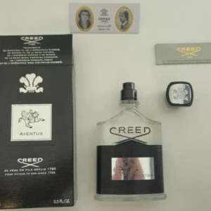 Creed Aventus 100ml Eau de Parfum - Använd lite i ett tag, men är nästan halvfull. Hela presentationen följer med, priset går o diskutera, men har redan sänkt ner mycket. Går även o köpa tester på 2-5ml 