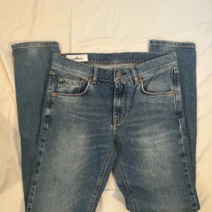 Blå jeans från J.Lindeberg 30/32 - Tja, säljer dessa schyssta jeans från J.Lindberg.  Inga defekter över huvudtaget!  SOM NYA Storlek 30/32
