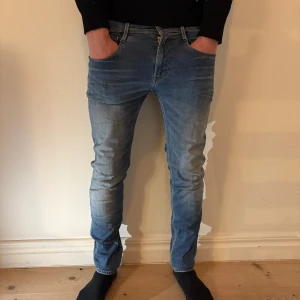 Replay Anbass jeans  - Replay Anbass jeans i blå. Storlek W29/L34