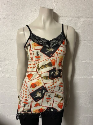 linne fr Insanity storlek M/L - Helt nytt linne fr Insanity. Storlek M/L.