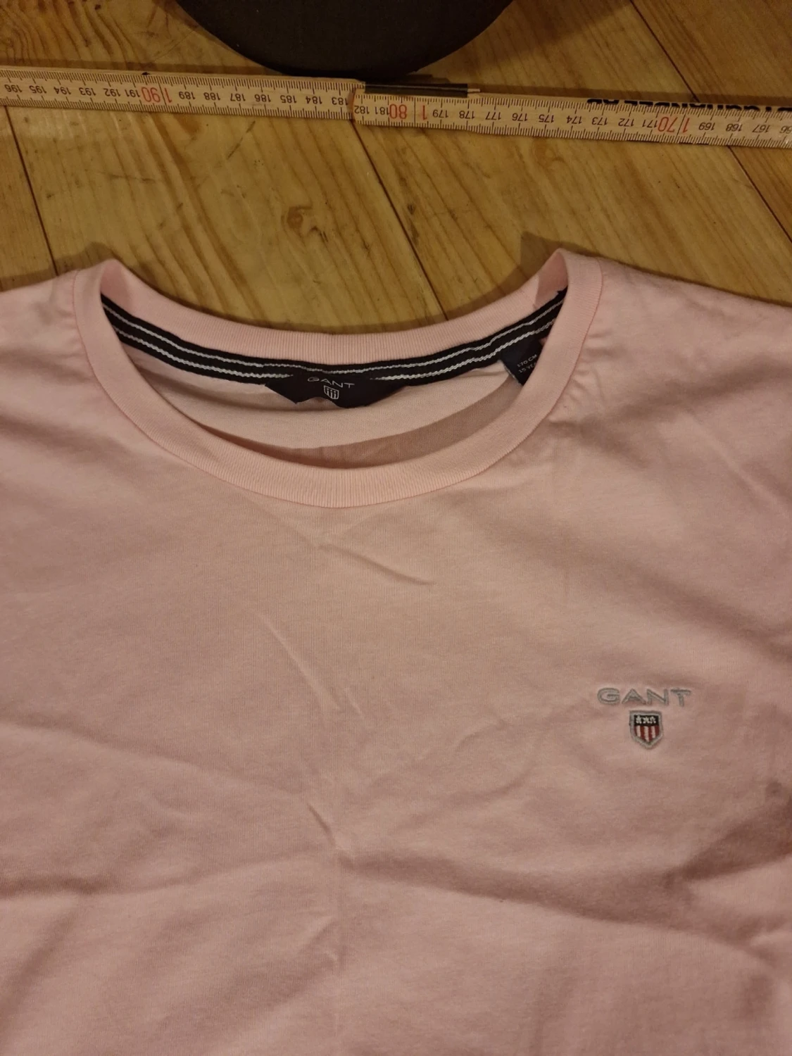 Ljusrosa GANT t-shirt  - 1