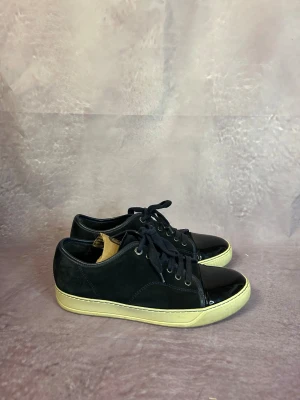 Lanvin skor - Mycket fint skick | Size UK 6 = EU 41 (modellen är 187cm 73kg) | fraktar spårbart inom 24 timmar | för att köpa klicka ”köp nu” | vid frågor eller funderingar skriv en meddelande | följare får bättre rabatter🙌