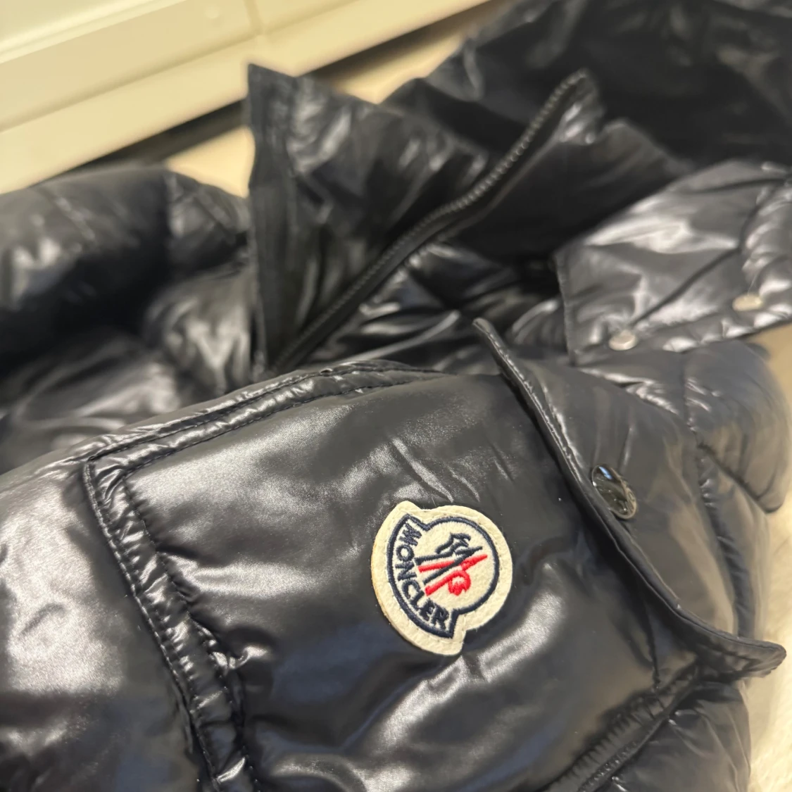 Svart Moncler pufferjacka med huva - 1