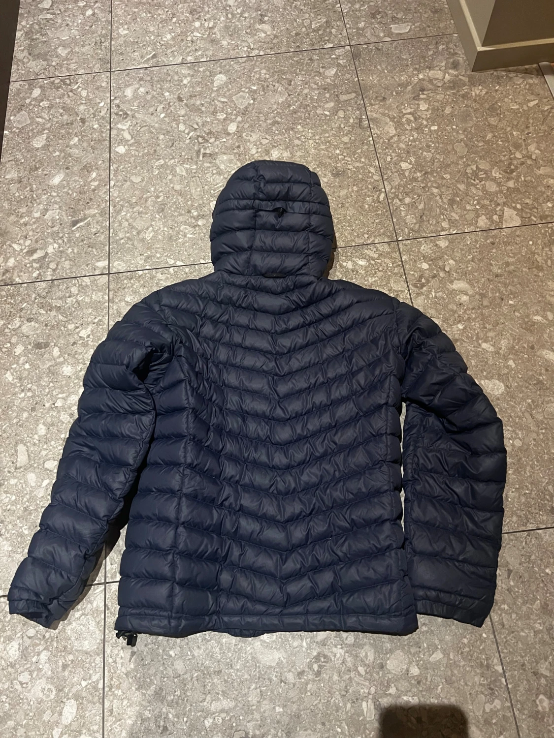 Mörkblå  Peak Performance Frost Down H – CNN lätt & varm dunjacka 🔥 - 2
