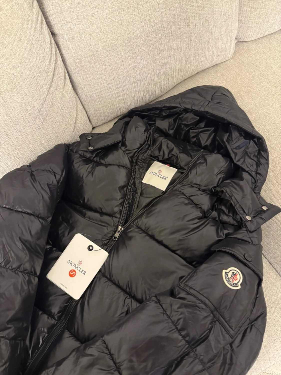 Svart Moncler dunjacka med huva - 3