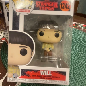 Will funko pop från Stranger Things - Will från Stranger Things funko pop 1242. Kartongen är sönder 