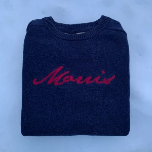 Morris Stickad Tröja - Säljer denna sjukt feta och eftertraktade stickade tröja från Morris i storlek M. Utmärkt skick utan defekter. Sjukt sällsynt och är svår att få tag på då den inte längre görs. Pris kan diskuteras och hör av er vid frågor!