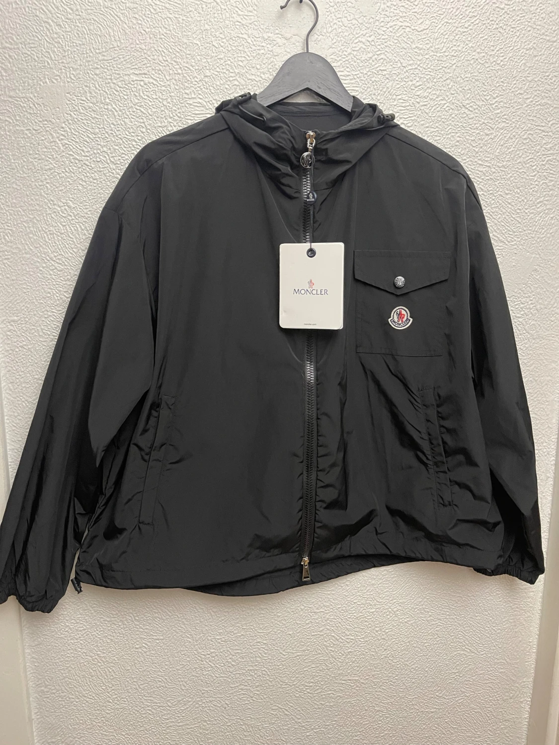 Svart vindjacka från Moncler med huva - 4