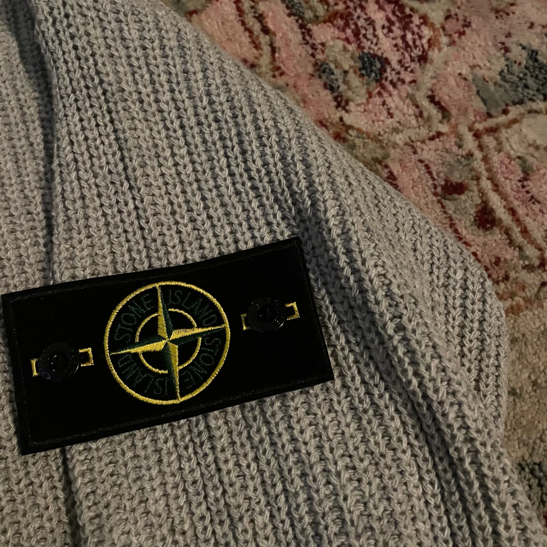 Grå stickad kofta från Stone Island - 1