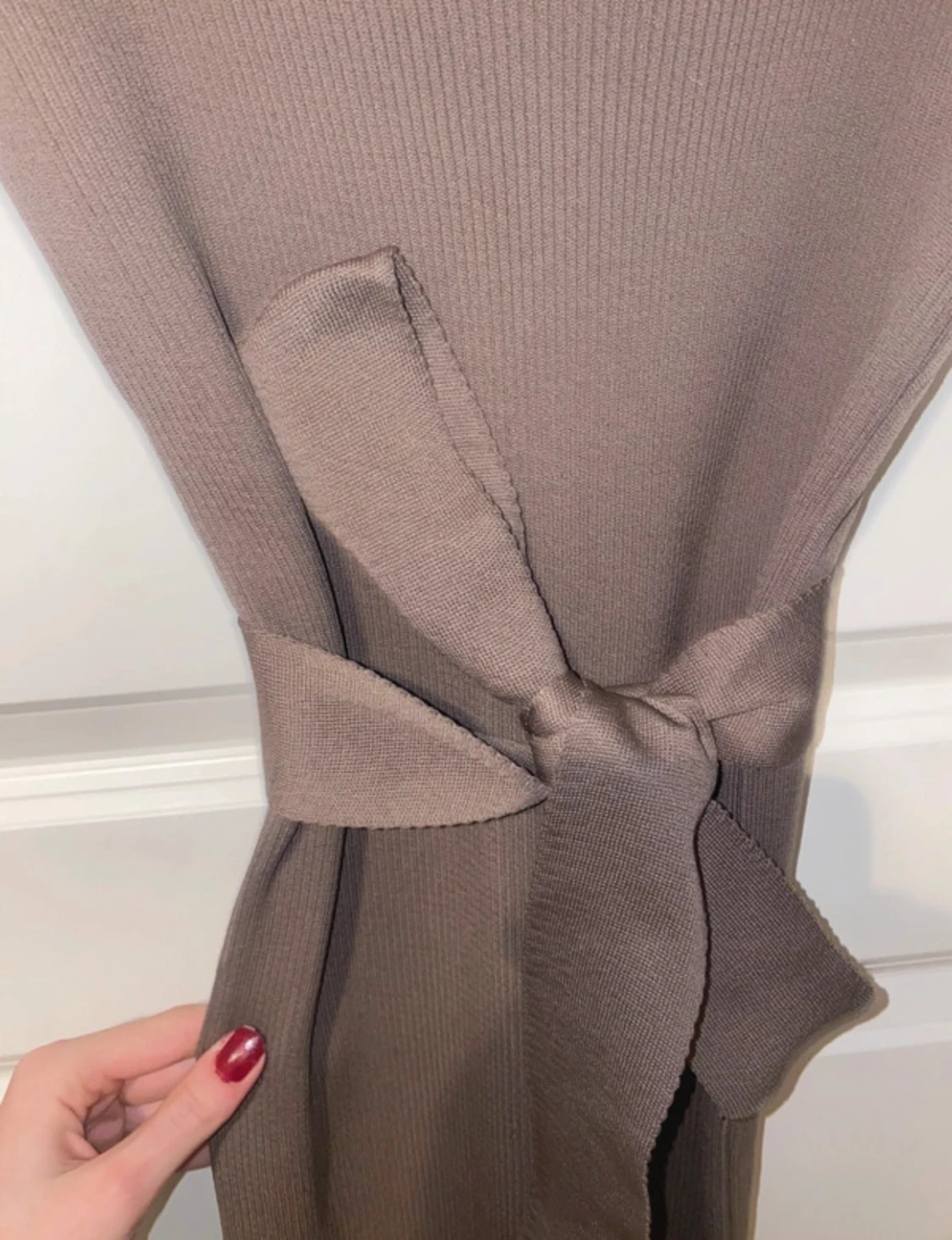 Klänning med band / bälte i midjan - 2