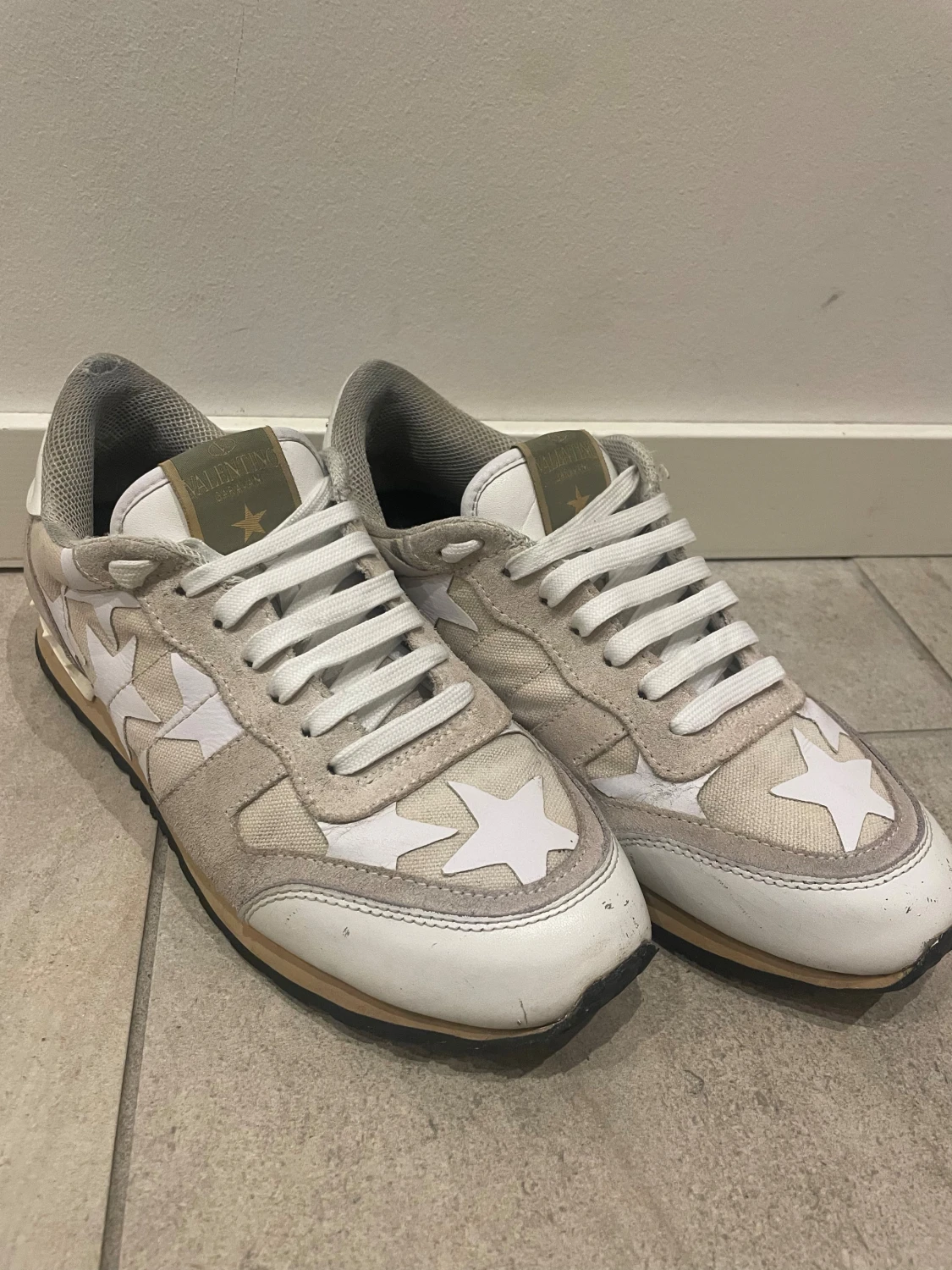 Valentino rock runner