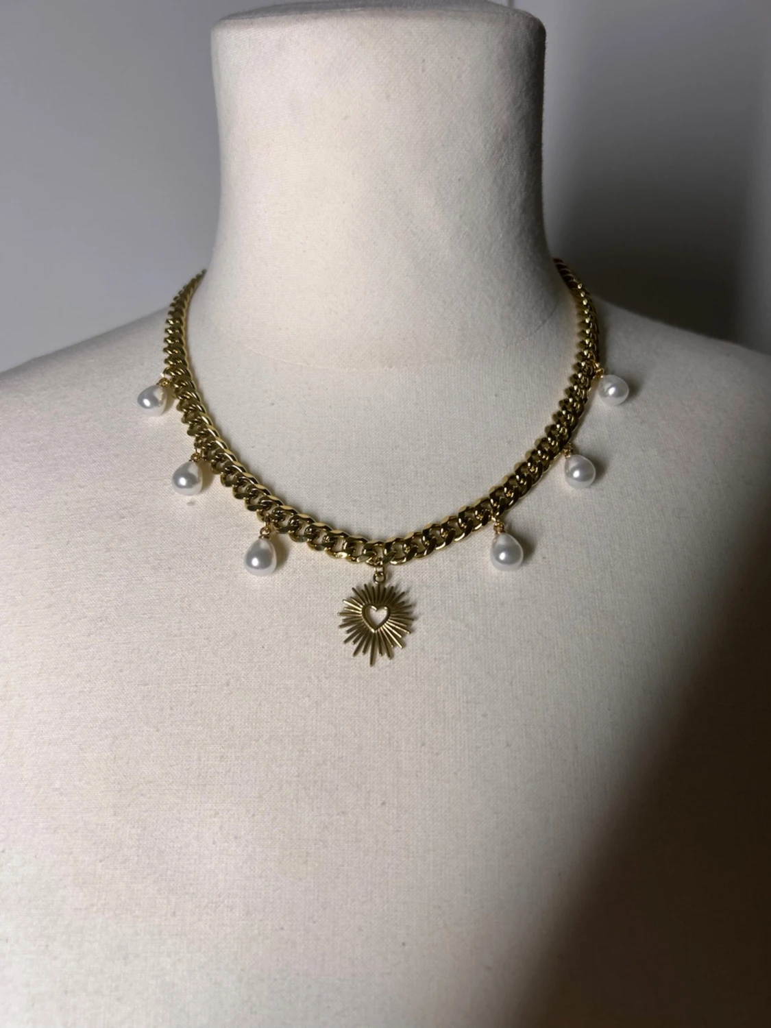 Halsband med pärlor och hjärta guld  - 4