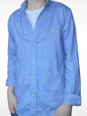 Ralph Lauren skjorta - Fint skick, normalstor S. Hör av er om ni har frågor