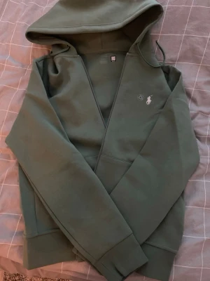 Ralph Lauren Zip up - New, got it for christmas but has not been used once