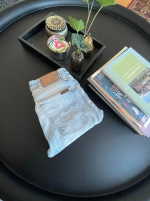 Nudie jeans - Nudie jeans skick 8,5/10 har ni frågor är det bara att skriva till mig 