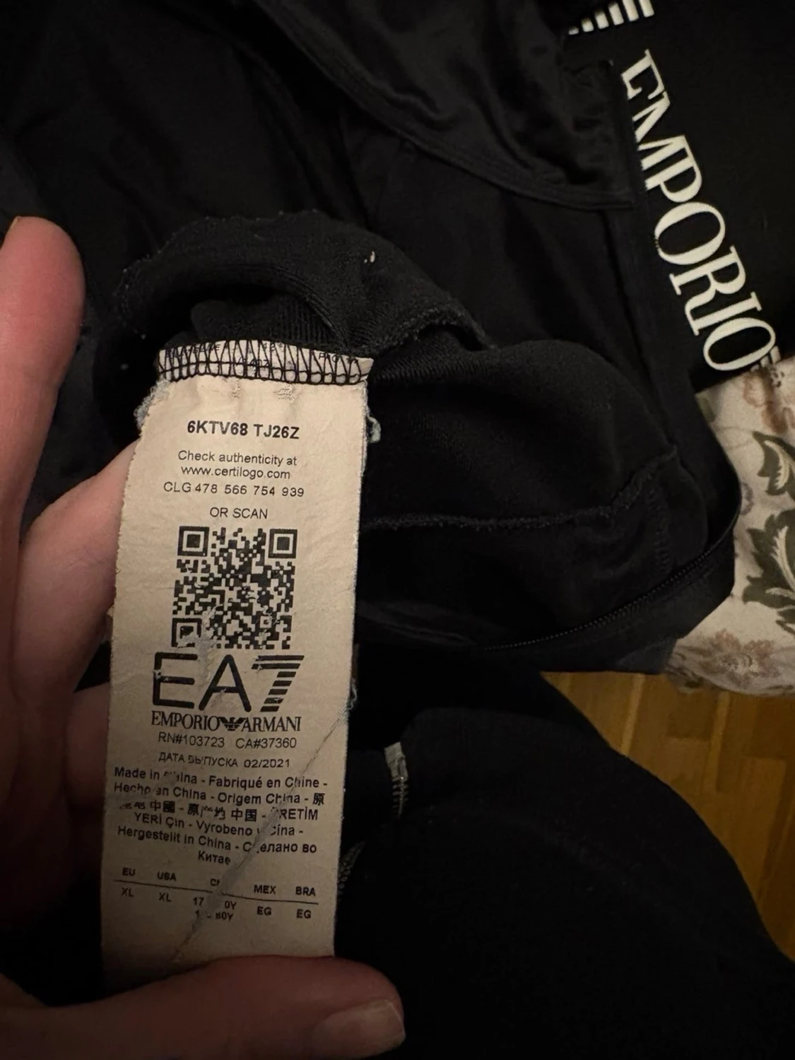 Svarta mjukisbyxor från Emporio Armani - 4