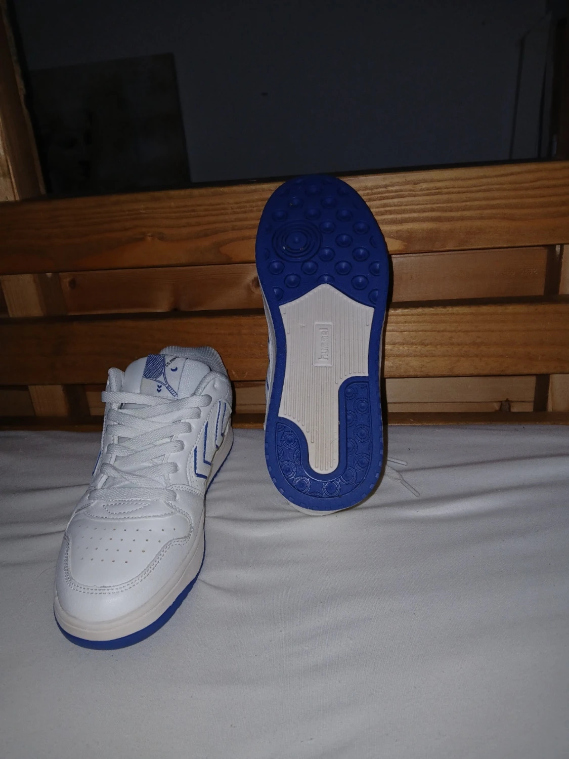 Vita Hummel sneakers med blå detaljer - 2