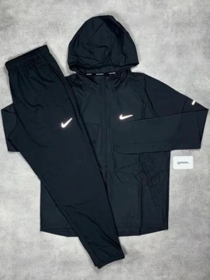 Nike miller tracksuit  - Finns i storlekar! Hör av dig för att få rätt storlek!