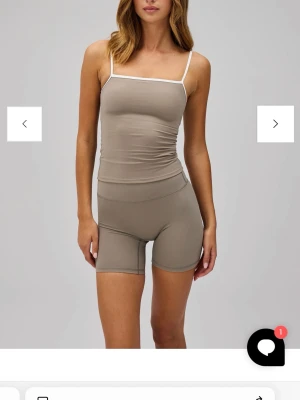 Tränings linne från exercere  - Säljer detta så snygga linne från exercere i färgen sand i stolek S💖💖🤭