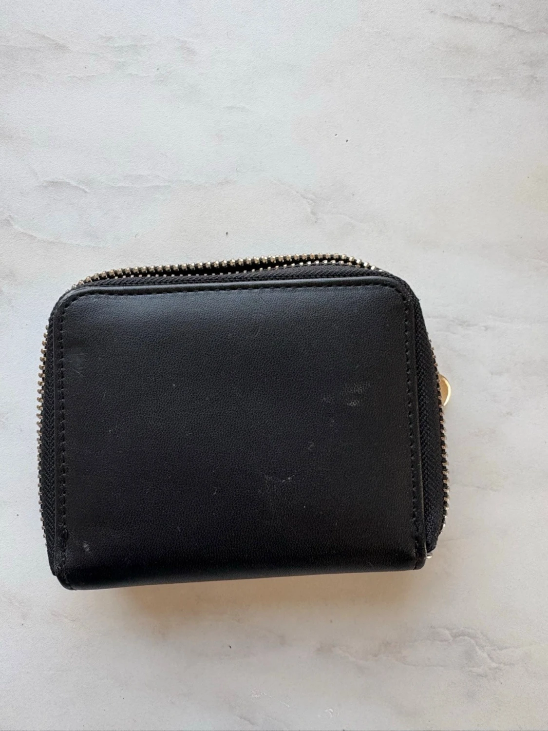 Svart och vit plånbok 