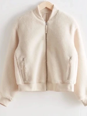 Other stories teddy jacka  - Säljer den här as snygga Teddy bomberjackan ifrån other stories. Den är i bra skick!! Skriv om ni har frågor eller vill ha fler bilder💗💗💗