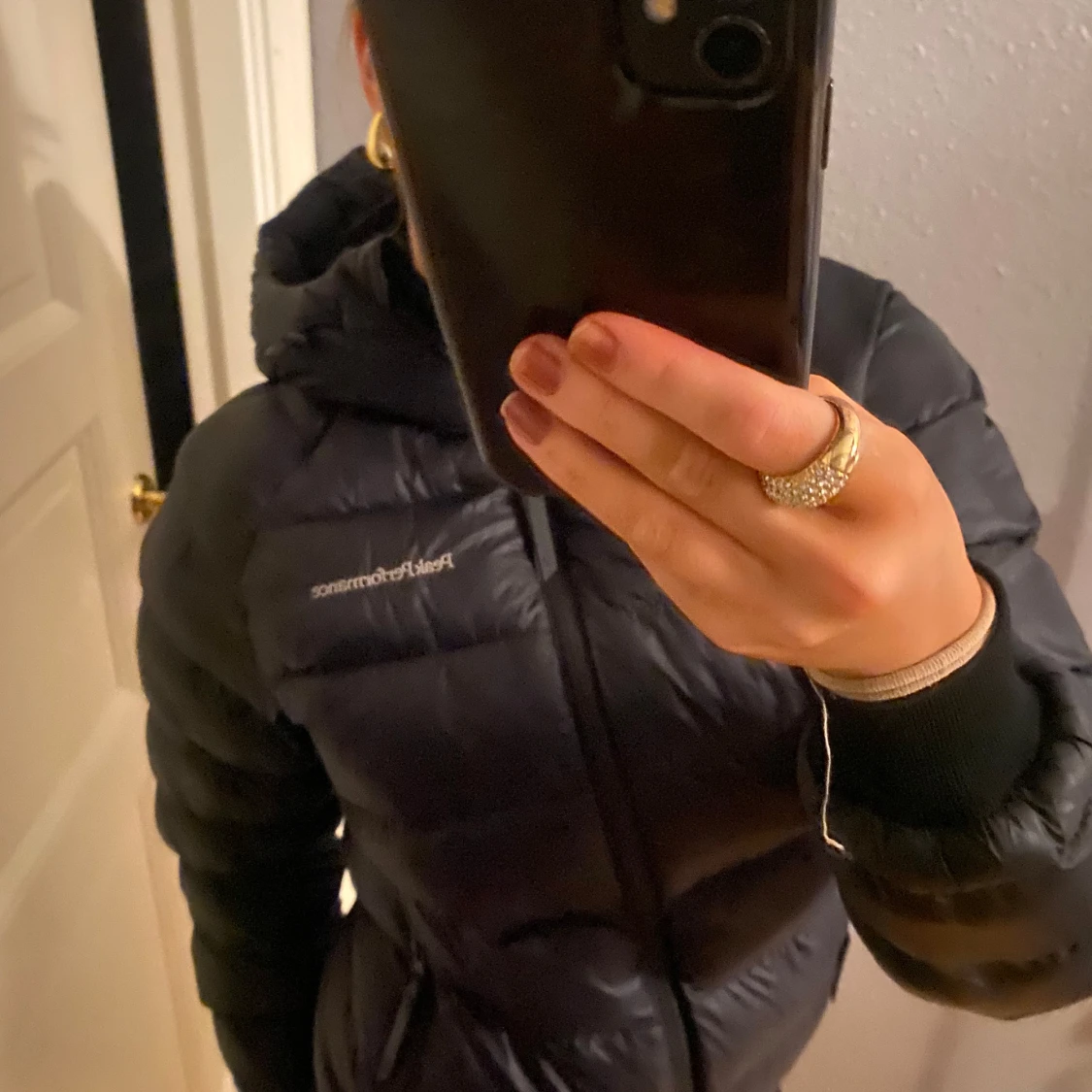 Svart pufferjacka från Peak Performance