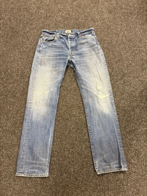 Levis 501 - Säljer dessa Levis jeans. Storleken är 36/34 men sitter som en 34/34. Skriv vid fler frågor och funderingar!